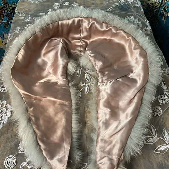 Vintage fox fur stole. - Picture 6 of 12